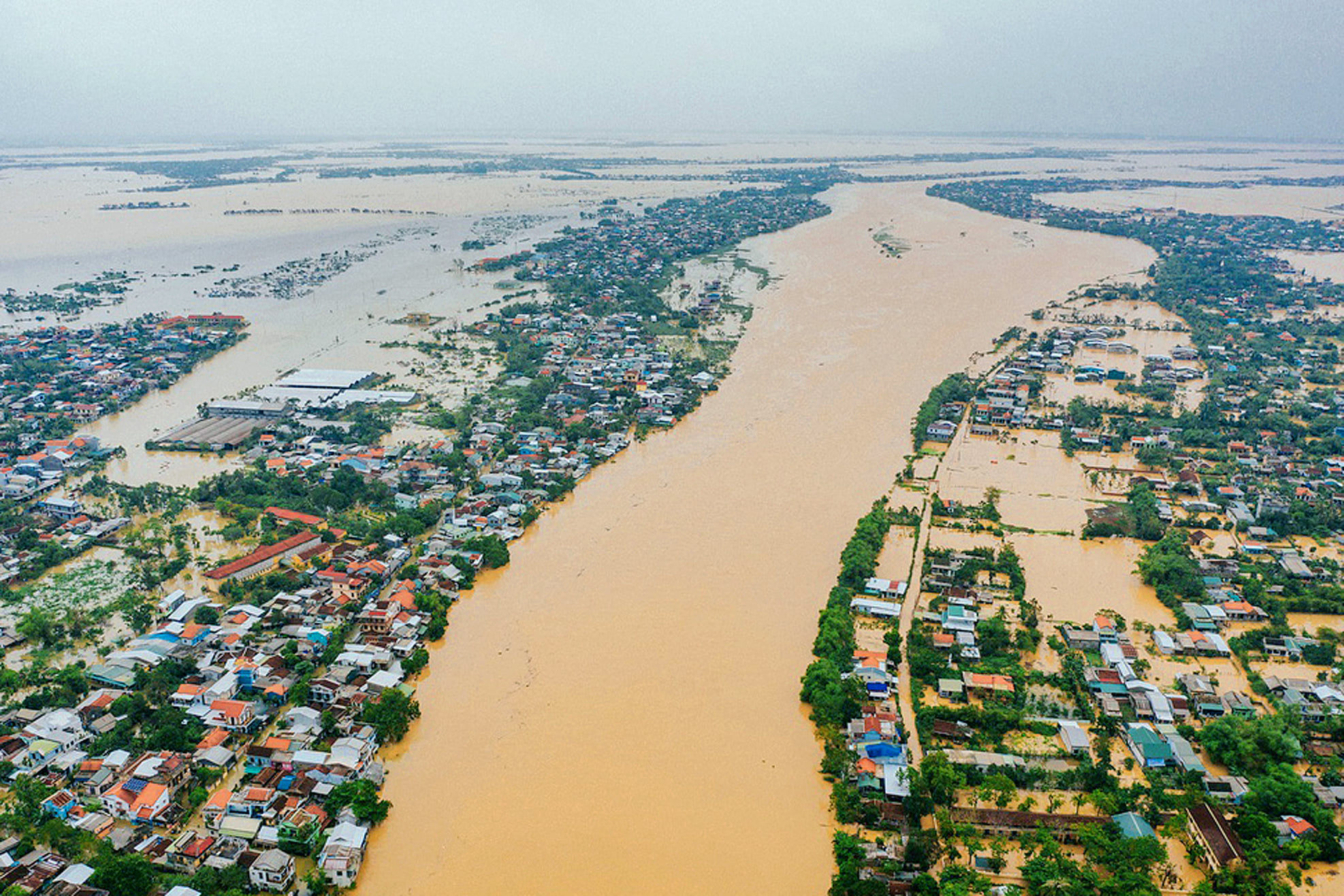 CHIẾN DỊCH THIỆN NGUYỆN HƯỚNG VỀ MIỀN TRUNG